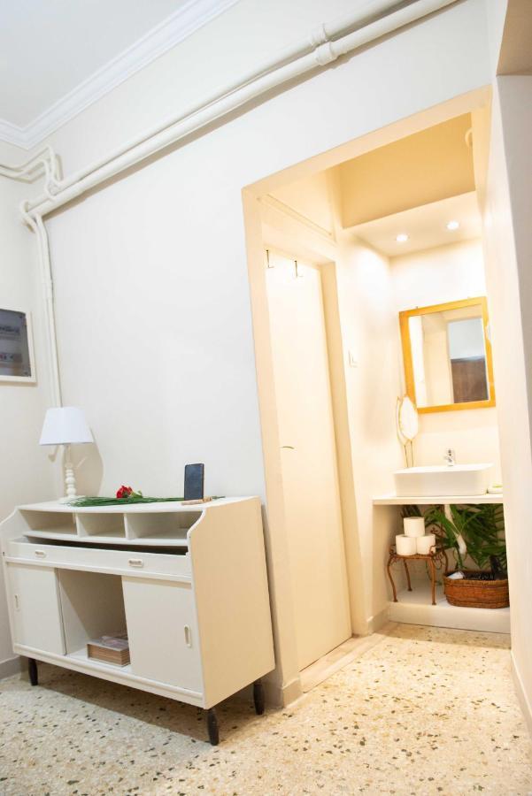 Filopappou Decent Apartment Aten Exteriör bild